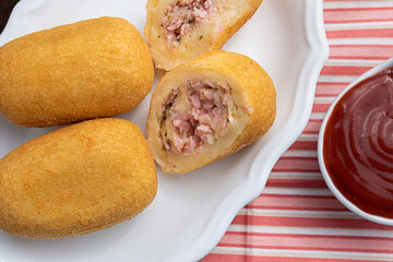 Prato de salgadinho sortidos - Maravilha de queijo e presunto