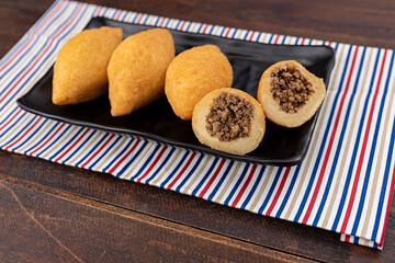 Prato de salgadinho sortidos - Risoles de carne