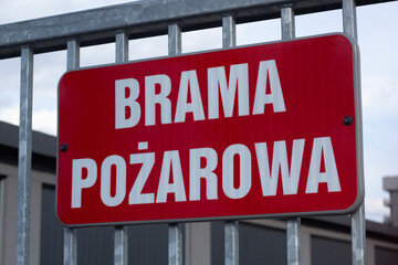 Polish sign saying "Brama pożarowa" (English: Fire Exit).