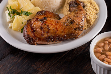 Refeição - Prato Feito - Sobrecoxa de frango assada, batata soutê, arroz, feijão e salada