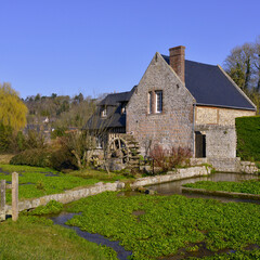 Fototapeta na wymiar Carré le moulin à eau et les cressonnières de Veules-les-Roses (76980), département de Seine-Maritime en région Normandie, France