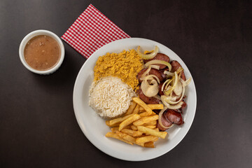 Refeição - Prato Feito - Arroz, feijão, calabresa acebolada, farofa e batata frita