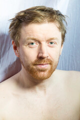 Obraz premium Whte man under face with beard