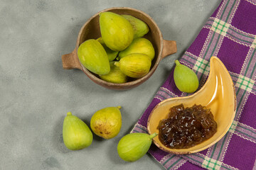Fresh figs with ingredients on the table.