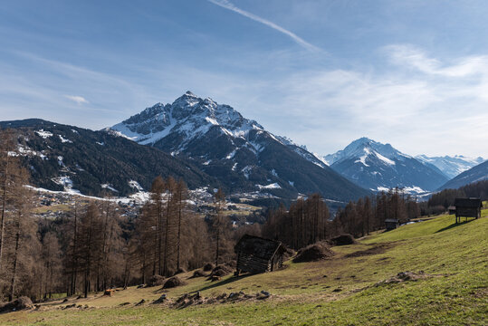 Blick von den Telfeser Wiesen ins Stubaital