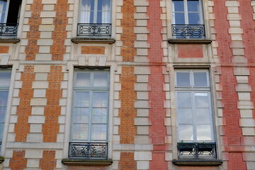 Obraz premium Parisians facades during a sunny day. march 2021, Paris France.
