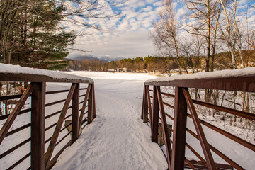 Plakat wooden bridge in winter