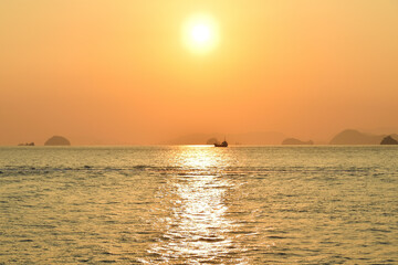 瀬戸内海に沈む夕日
