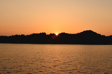 瀬戸内海に沈む夕日