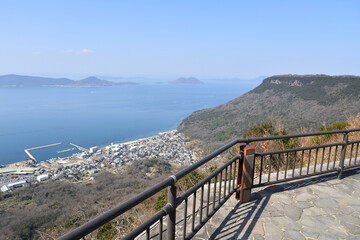 香川・屋島山上から眺める高松市内と瀬戸内海　