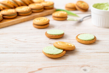 cookies with pandan cream