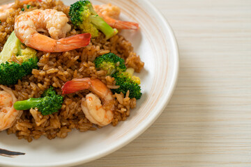 fried rice with broccoli and shrimps