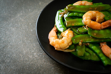Stir-Fried Green Peas with Shrimp