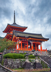 Naklejka premium West gate and three-storied pagoda on the hill at Kiyomizu-dera temple. Kyoto, Japan