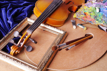 Naklejka premium Violin, art palette, brushes, paints, frame, drapery. Fine art and music symbol.