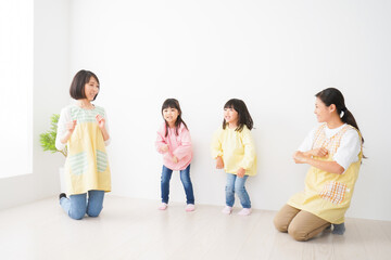 Obraz premium こども園で遊ぶ子どもたち