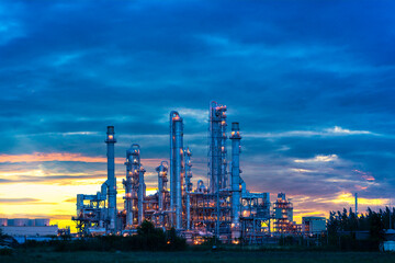 Plakat Power plant gas or oil for industry at twilight, Power plant with sunlight