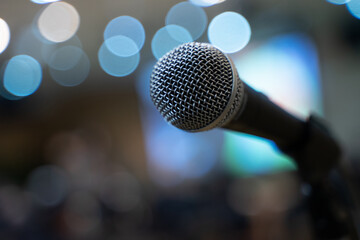 Close-up microphones in concert halls or conference rooms