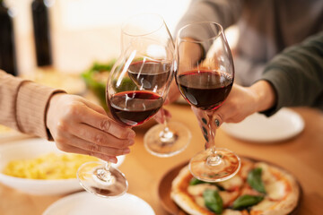 イタリア料理と赤ワインで乾杯