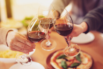 イタリア料理と赤ワインで乾杯