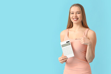 Naklejka premium Young woman with calculator on color background