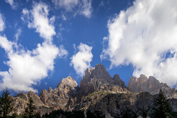 Naklejka premium Mountains in the Dolomites near Cortina d'Ampezzo, Veneto, Italy
