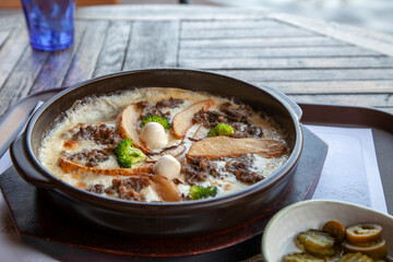 감자와 브로콜리가 들어간 피자