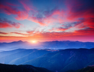 Obraz premium Calm evening landscape in the mountains at sunset.