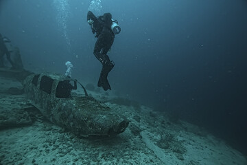 sunken plane diving, plane crash, incident, search under water, crash, divers