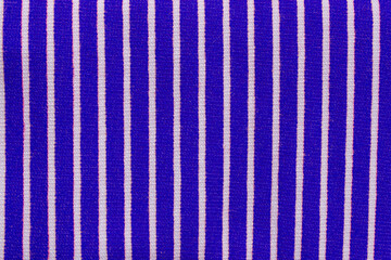 Textura o fondo de tela azul con rayas blancas