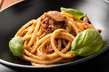 Piatto di bucatini con salsa alla carlofortina, Cucina Italiana 