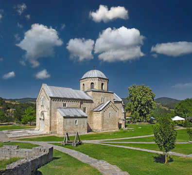 Orthodox church of Gradac Monastery. It is 21 km (13 mi) northwest of Raska and 12.5 km (7.8 mi) west of Brvenik, Serbia