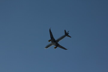 Avión en pleno vuelo