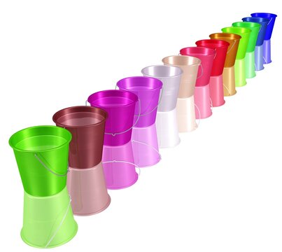 Eimer mit klarem Wasser