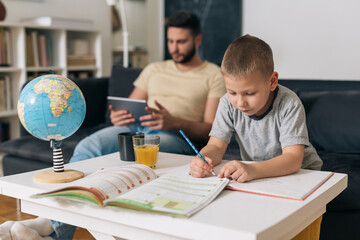 Naklejka premium father helping his son to do homework