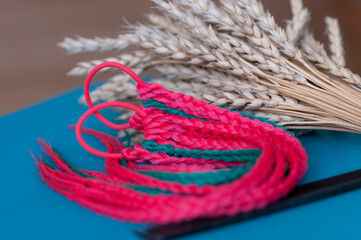 Hair accessory elastic band with red braids