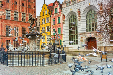 Fountain of the Neptune in old town of Gdansk, Poland - obrazy, fototapety, plakaty