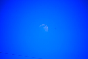 Mond im blauen Himmel © Markus Volk