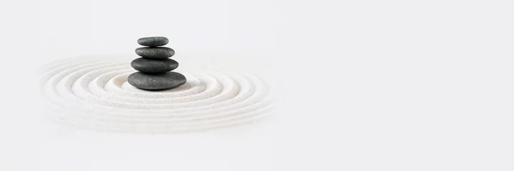 Selbstklebende Fototapete Steine​ im Sand Japanischer Garten des Zen und Hintergrund der schwarzen Steine. Horizontales Banner