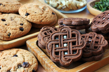 Oatmeal and chocolate chip cookies for breakfast