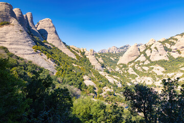 Fototapeta na wymiar View from the French pass of the Sierra of Alcines Paparres with the Saint Jeroni peak in the background. Montserrat massif natural park, Catalonia, Spain