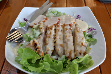 Steaks, fried fish, and a wide variety of fried foods are a snack that accumulates fat. Ideas for junk food