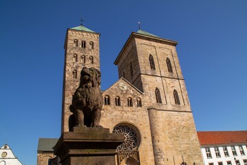 Fototapeta na wymiar Der Löwenpudel in Osnabrück