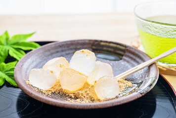 わらび餅と冷茶