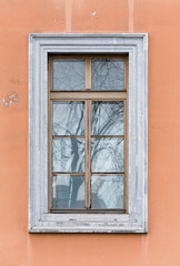 Fototapeta na wymiar Windows in the city in the old style, with stucco, decorative elements