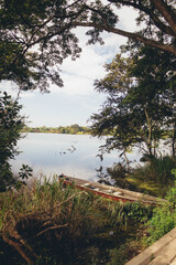 canoa e espera por zarpar