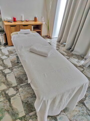 Massage bed in the wellnes center - obrazy, fototapety, plakaty