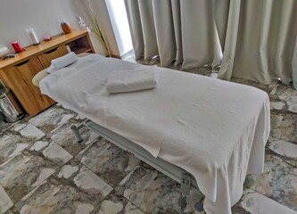 Fototapeta na wymiar Massage bed in the wellnes center