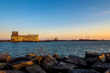 Tuinposter sunset over the harbor Buffalo NY Grain elevators © Karen