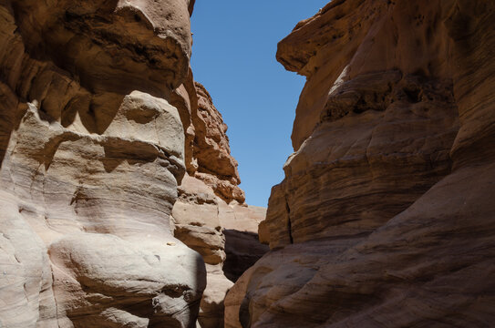 mountains and rocks for desktop background and screensaver